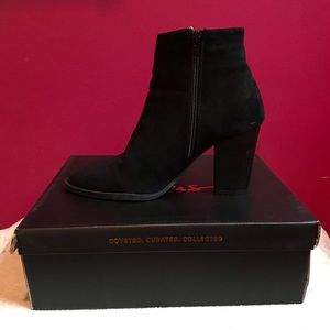 Lulu’s Annelise Black Suede Ankle Booties